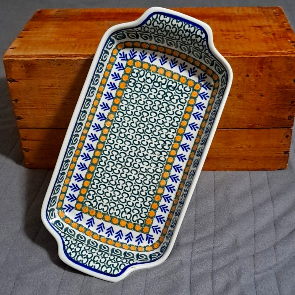 Authentic Boleslawiec #64  Blue Leaf pottery baking dish.